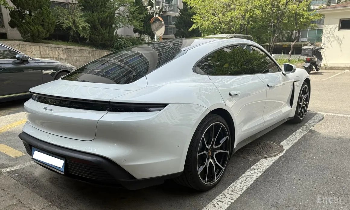 Porsche Taycan, 2024 — фото 2 из 12