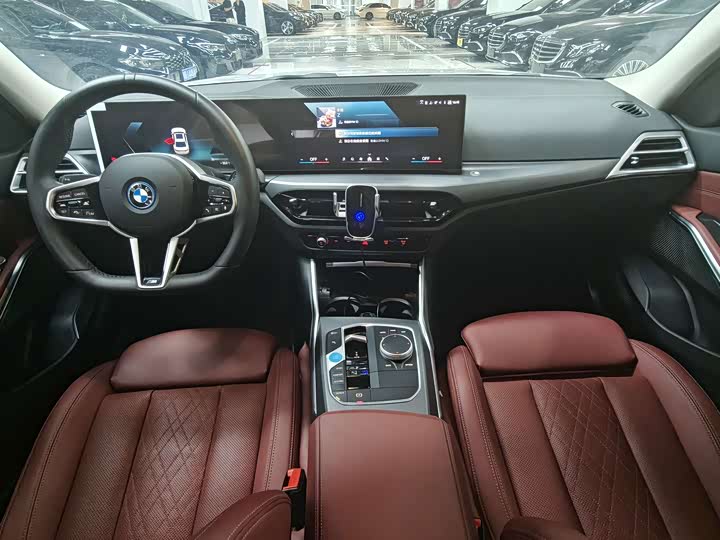 BMW i3, 2025 — фото 8 из 9