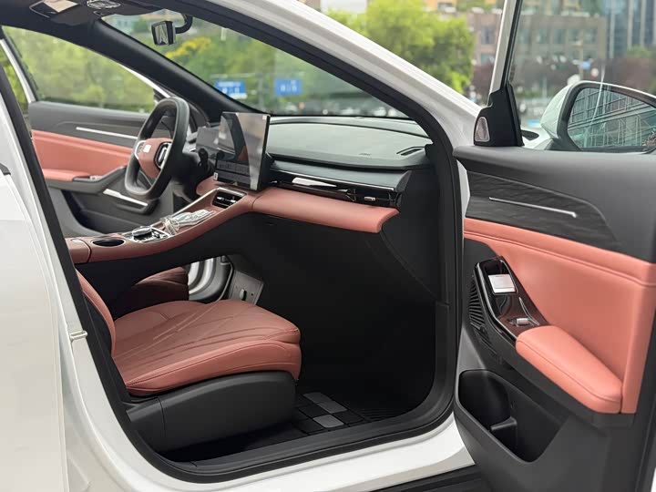 Geely Galaxy L6, 2026 — фото 7 из 9