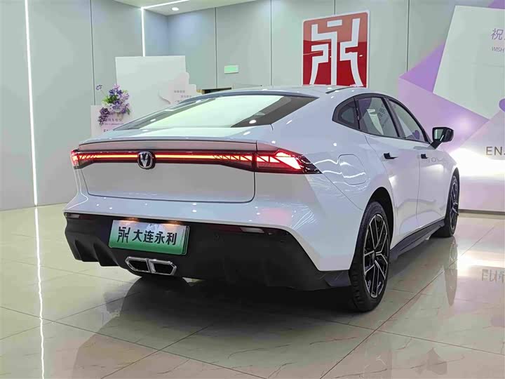 Changan UNI-V Hybrid, 2024 — фото 4 из 9