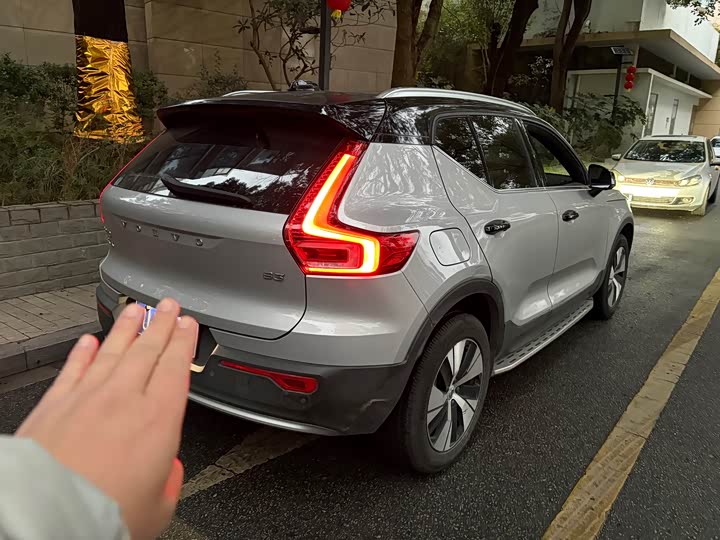 Volvo XC40, 2023 — фото 5 из 5