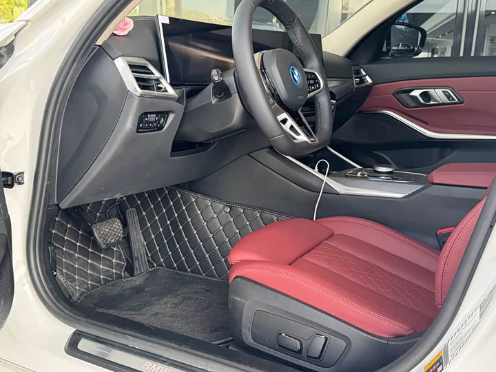 BMW i3, 2025 — фото 7 из 9