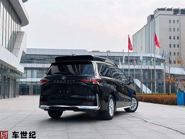 Toyota Granvia, 2025 — фото 2 из 12