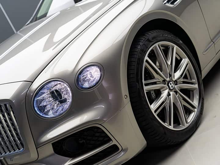 Bentley Flying Spur Hybrid, 2023 — фото 3 из 9