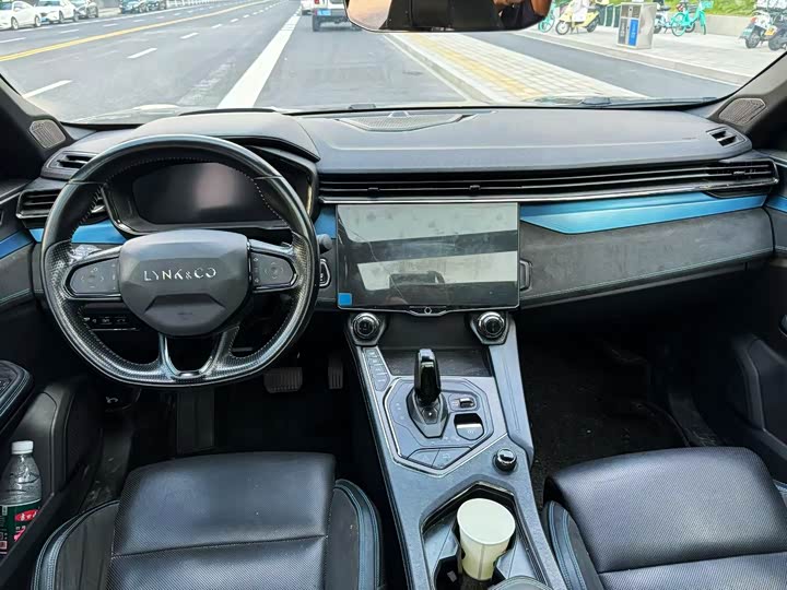 Lynk & Co 05 EM-P Hybrid, 2021 — фото 8 из 9