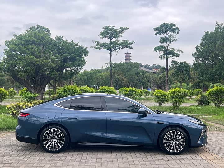 Geely Galaxy Starshine 8 EM-i, 2025 — фото 4 из 9