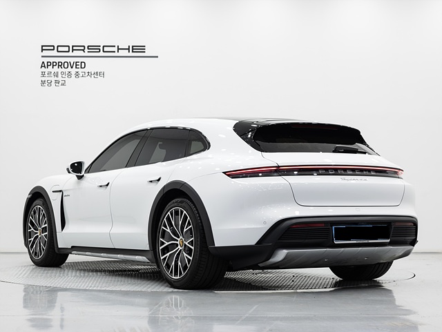 Porsche Taycan, 2023 — фото 2 из 12