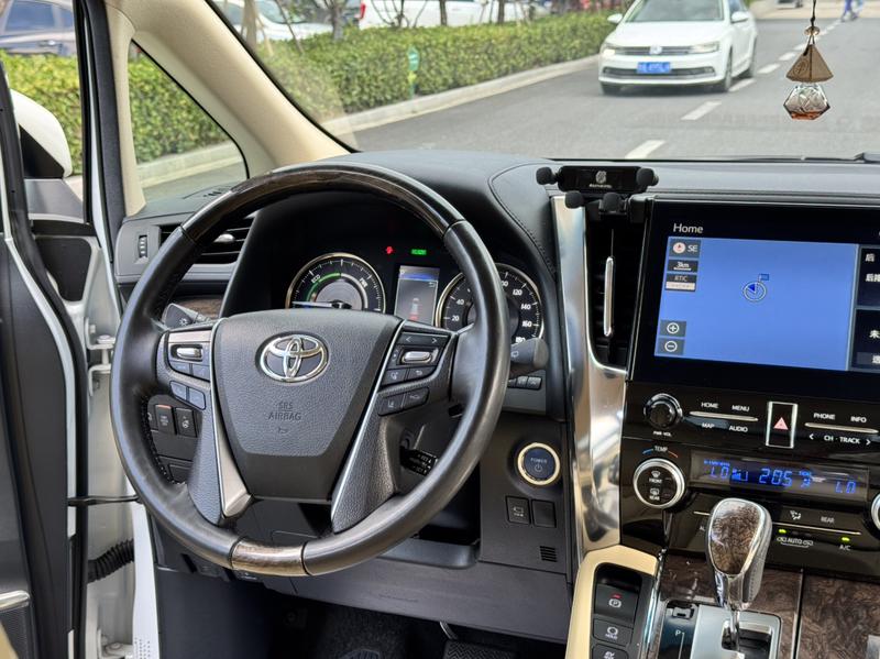 Toyota Alphard, 2022 — фото 8 из 12