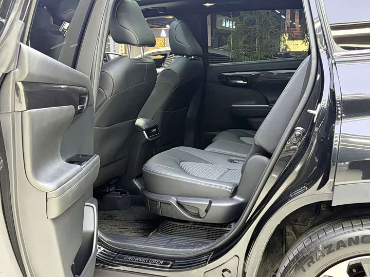 Toyota Crown Kluger, 2022 — фото 8 из 9
