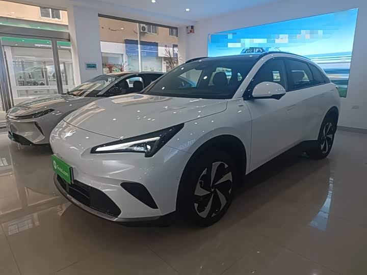 BAIC Arcfox Alpha T5, 2026 — фото 2 из 9