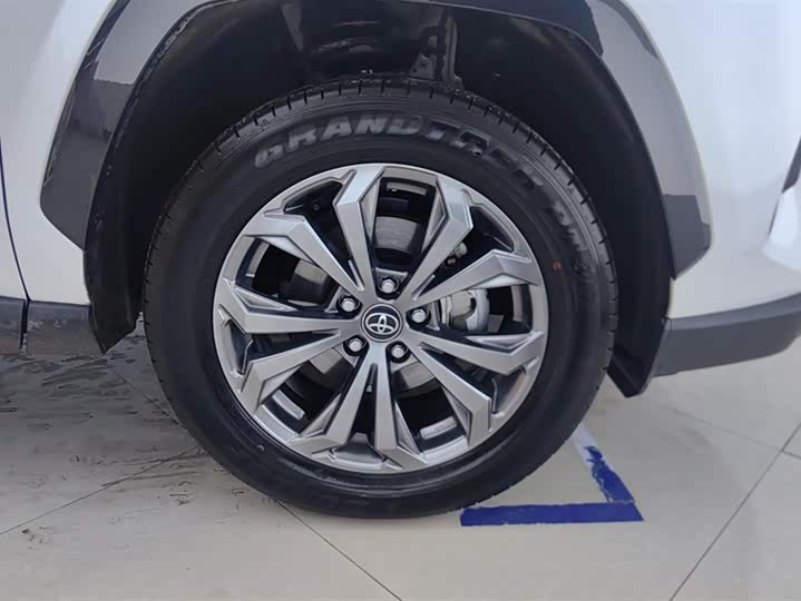 Toyota RAV4, 2025 — фото 6 из 9