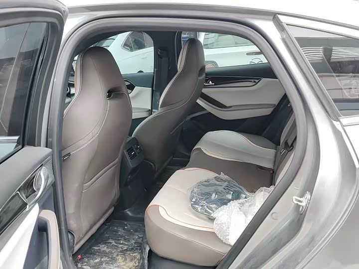 BYD Qin Plus, 2023 — фото 6 из 9