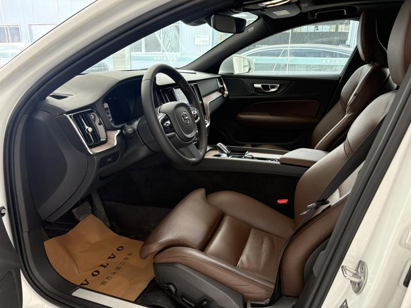 Volvo S60, 2023 — фото 5 из 8