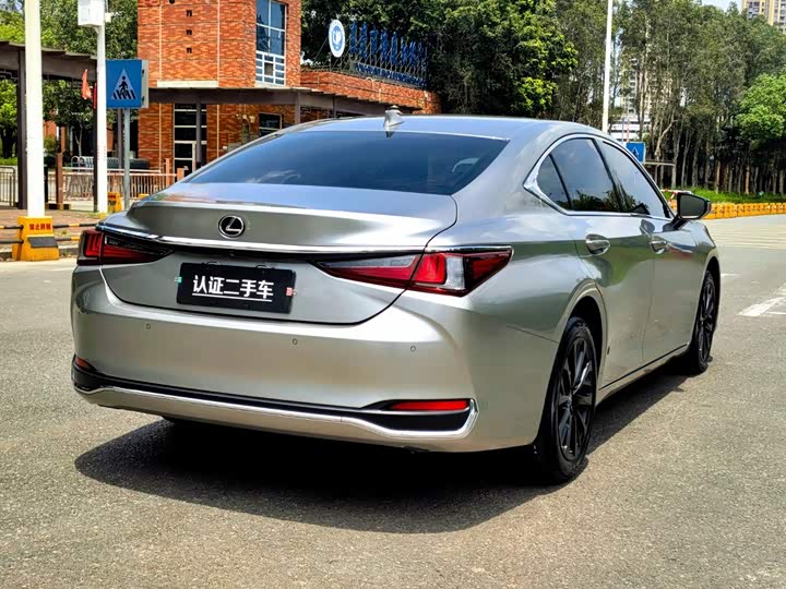 Lexus ES, 2022 — фото 7 из 9