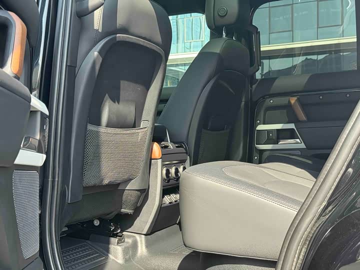 Land Rover Defender, 2022 — фото 8 из 9