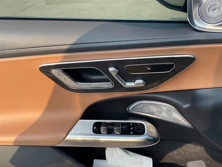 Mercedes-Benz E-Class, 2025 — фото 7 из 9