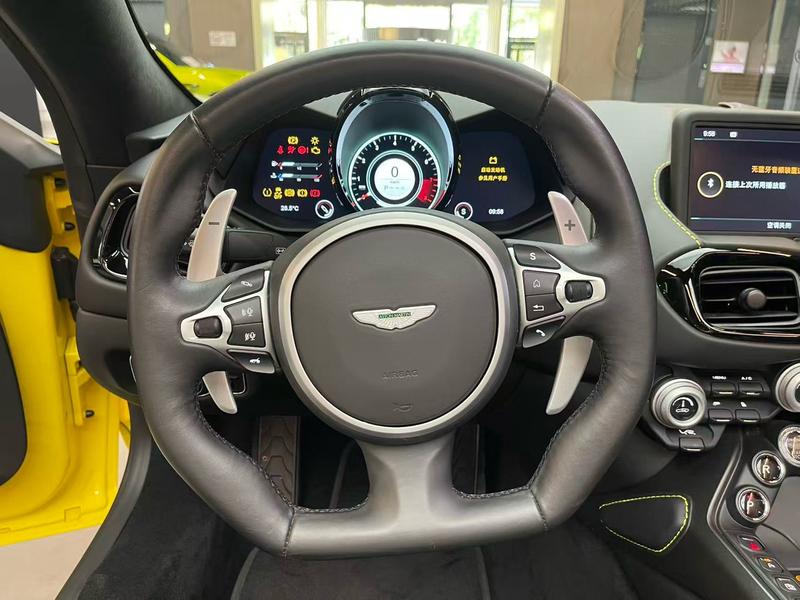 Aston Martin V8 Vantage, 2022 — фото 9 из 11