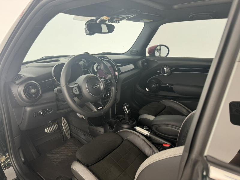Mini Mini JCW, 2022 — фото 6 из 8