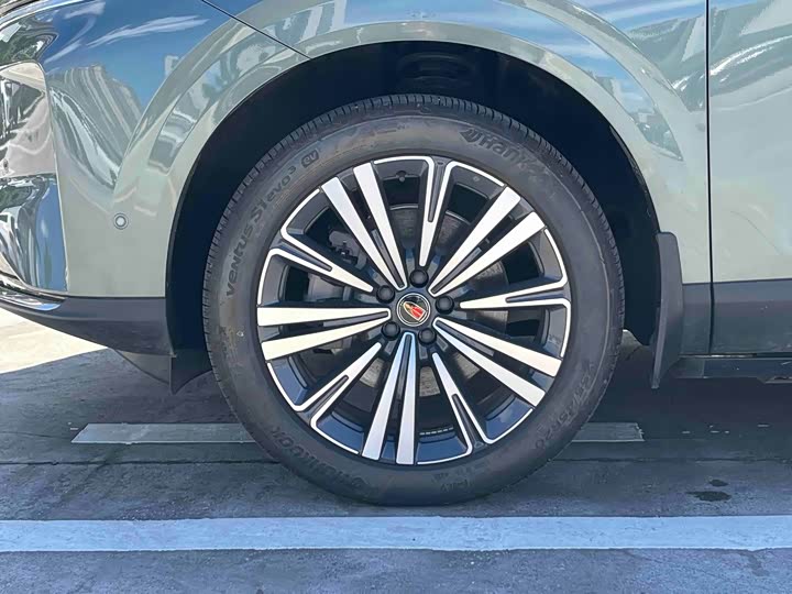 Hongqi HS6 Hybrid, 2025 — фото 3 из 9