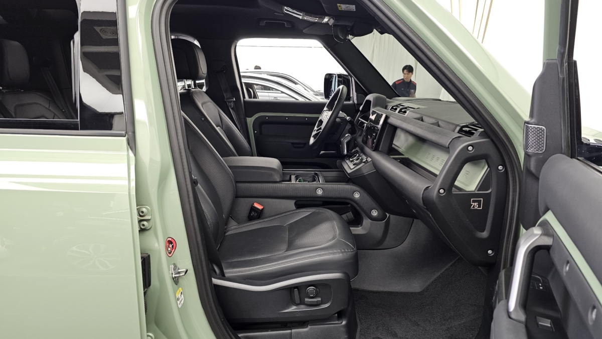Land Rover Defender, 2023 — фото 10 из 12