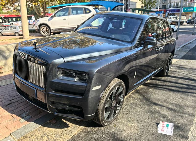 Rolls-Royce Cullinan, 2023 — купить в Москве под ключ