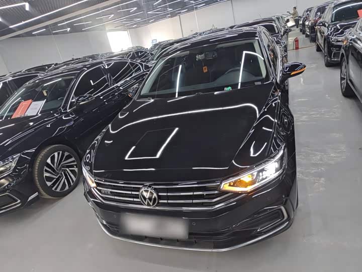 Volkswagen Magotan GTE Hybrid, 2023 — фото 3 из 9
