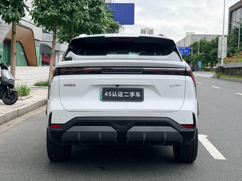 Geely Galaxy L7, 2024 — фото 6 из 12