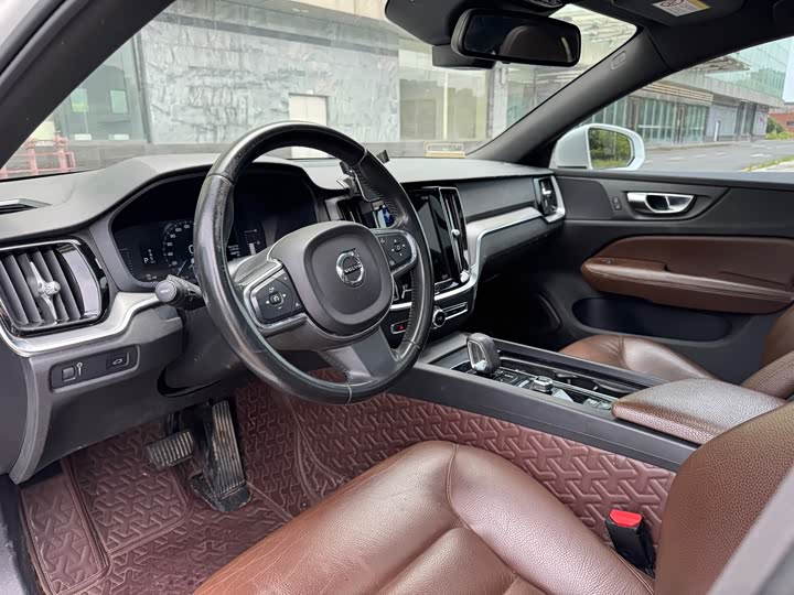 Volvo S60, 2021 — фото 4 из 9