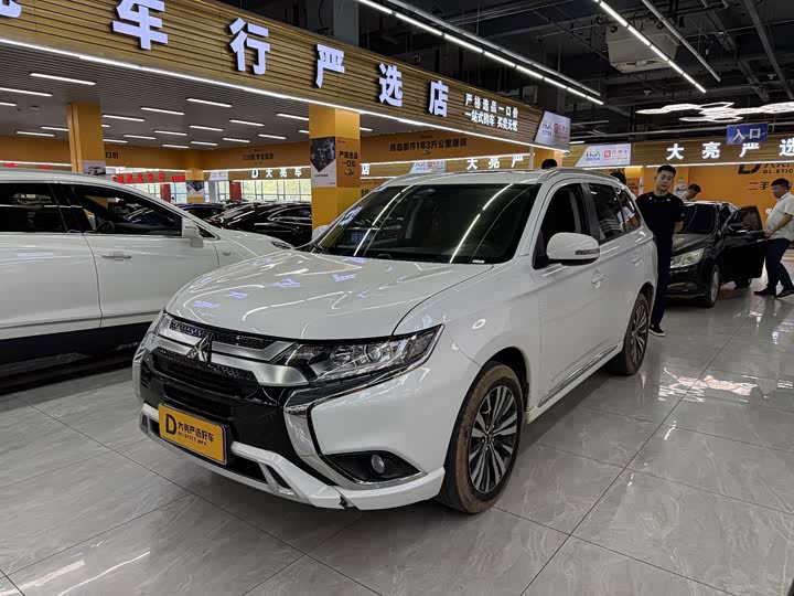Mitsubishi Outlander, 2021 — купить в Курске под ключ