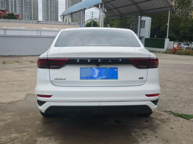 Geely Emgrand, 2023 — фото 5 из 11