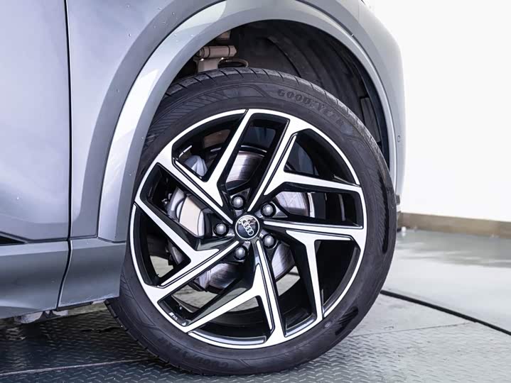 Audi Q6L e-tron, 2025 — фото 6 из 9