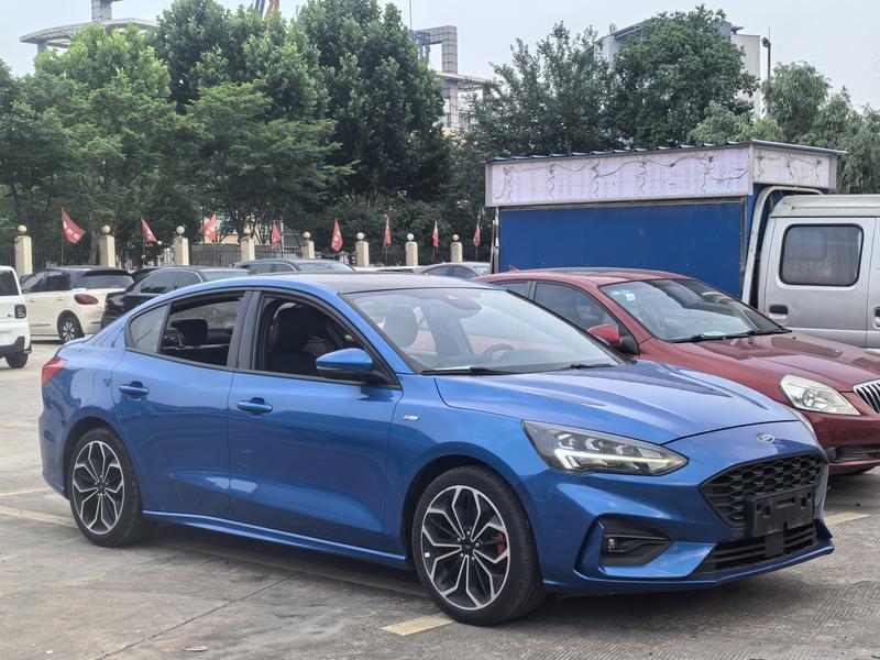 Ford Focus, 2021 — фото 2 из 10