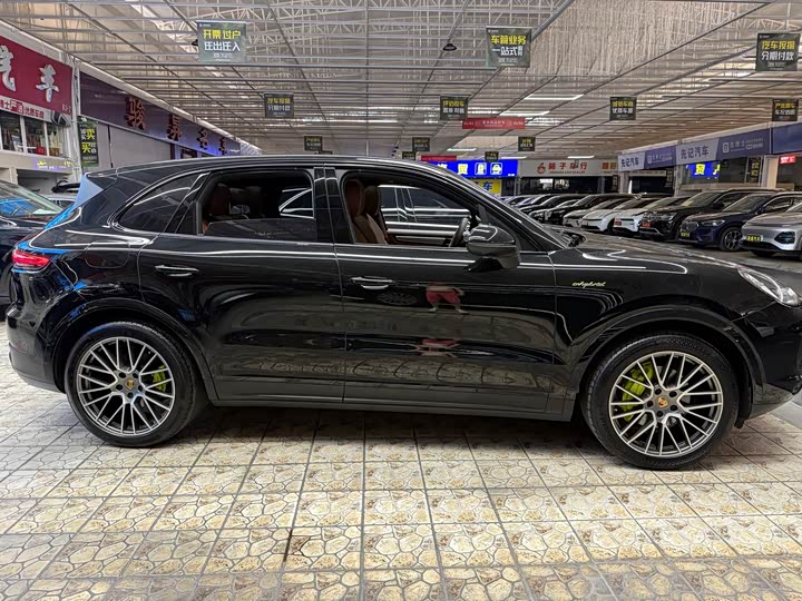 Porsche Cayenne Hybrid, 2022 — фото 4 из 9