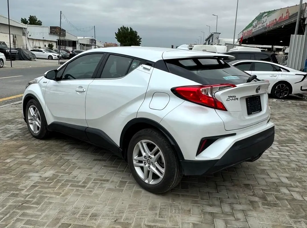 Toyota C-HR, 2023 — фото 6 из 10