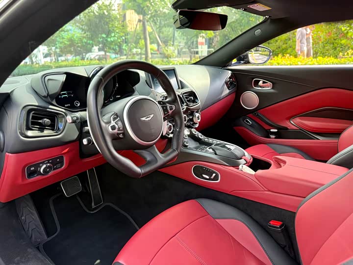 Aston Martin V8 Vantage, 2022 — фото 4 из 9