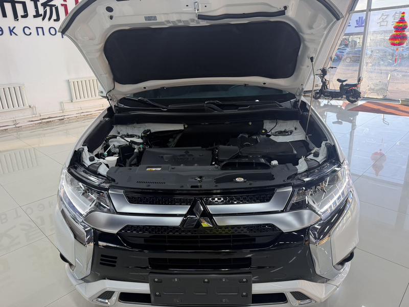 Mitsubishi Outlander, 2022 — фото 8 из 12