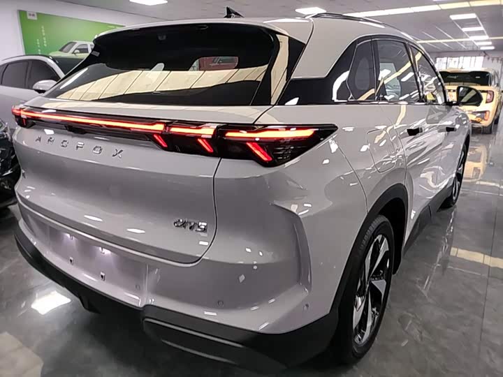 BAIC Arcfox Alpha T5, 2026 — фото 8 из 9
