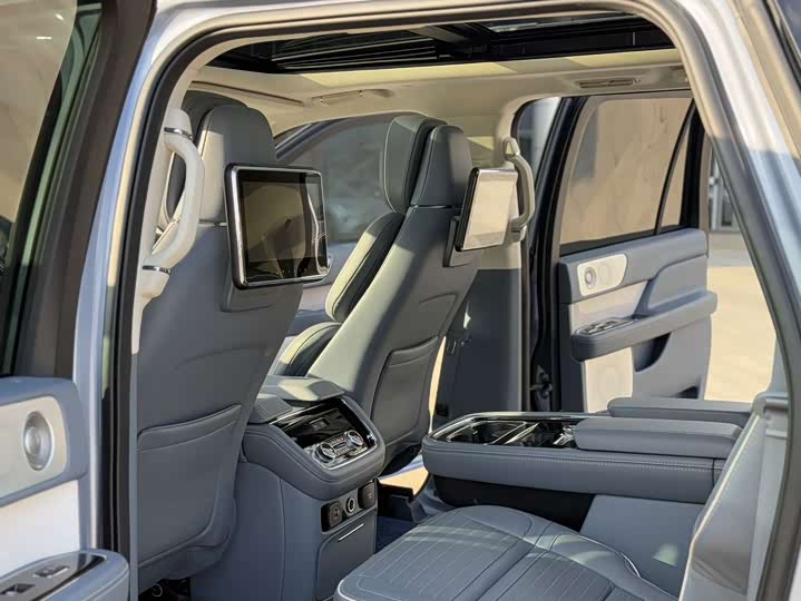 Lincoln Navigator, 2021 — фото 8 из 9