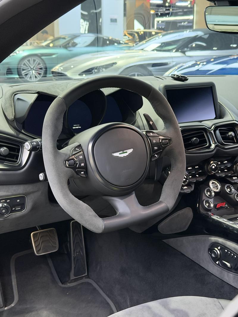Aston Martin V8 Vantage, 2022 — фото 5 из 7