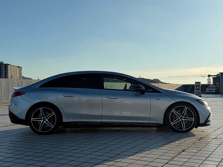 Mercedes-Benz EQE AMG, 2023 — фото 4 из 9