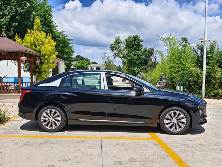 Hongqi E-QM5, 2024 — фото 4 из 9