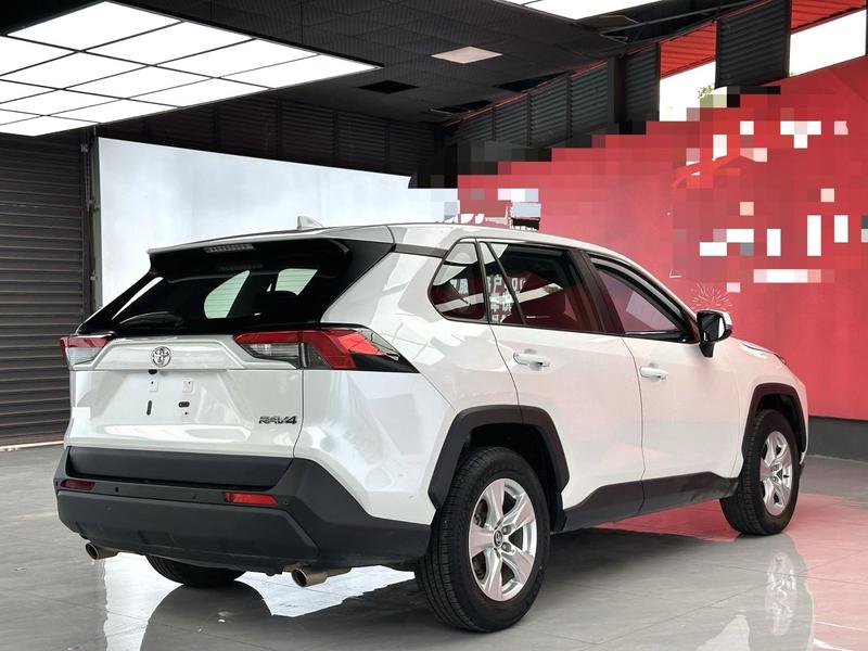 Toyota RAV4, 2023 — фото 6 из 10