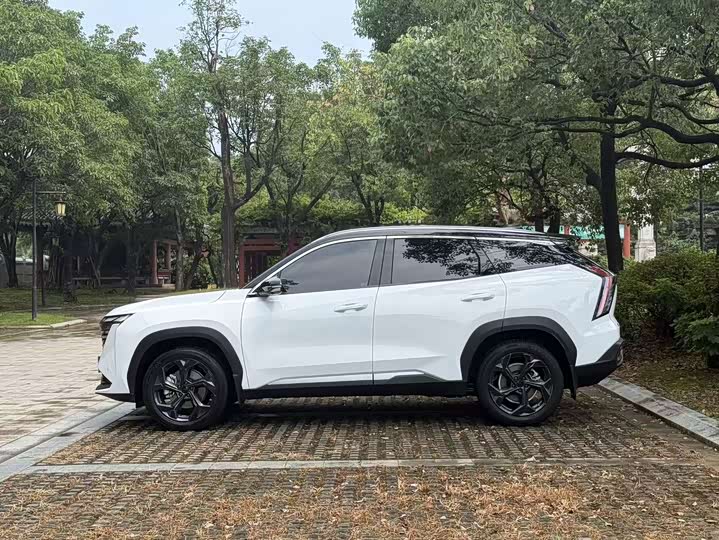 Geely Atlas L, 2023 — фото 5 из 9