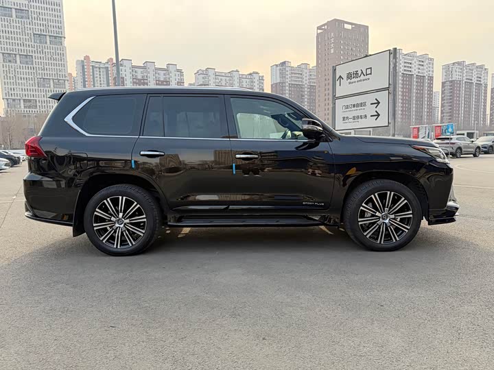 Lexus LX, 2022 — фото 7 из 9