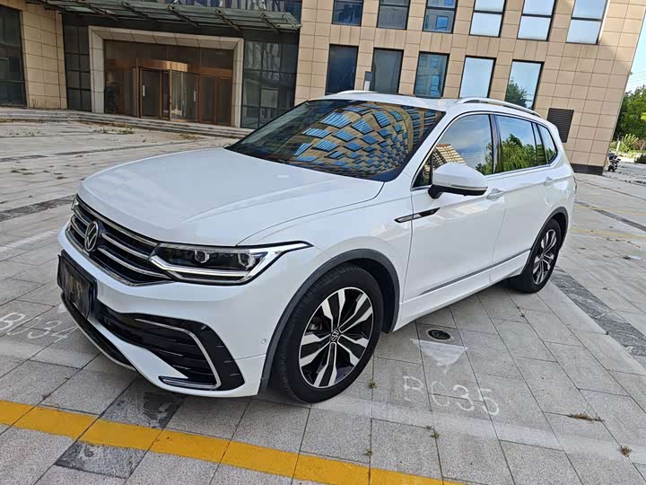Volkswagen Tiguan L Pro, 2023 — купить в Смоленске под ключ