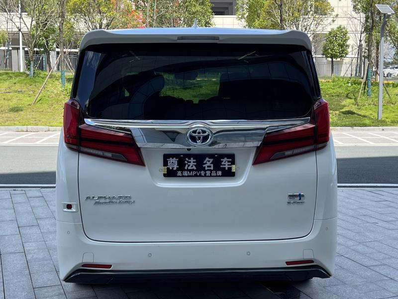 Toyota Alphard, 2023 — фото 5 из 10