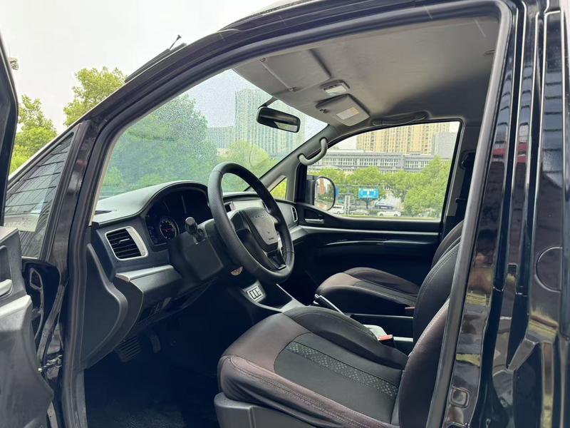 Dongfeng Forthing Lingzhi M5 EV, 2023 — фото 9 из 12