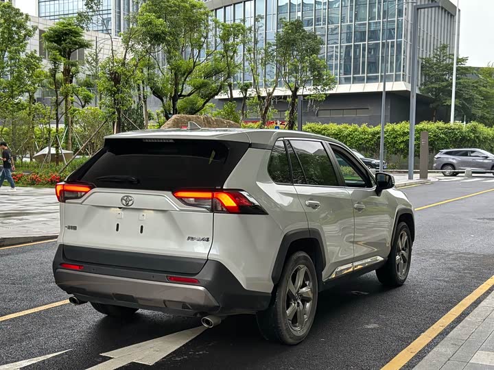 Toyota RAV4, 2022 — фото 7 из 7