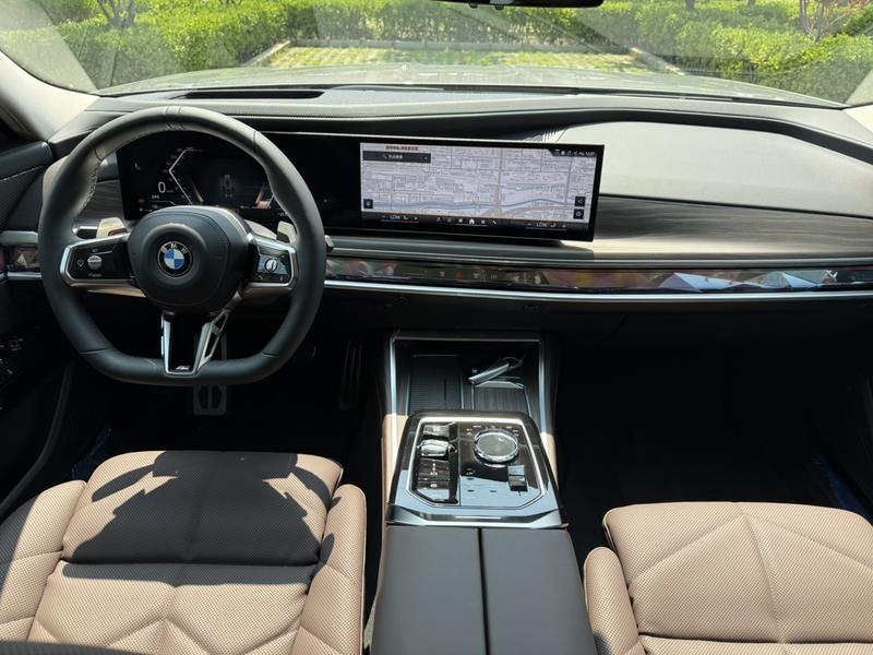 BMW 7 Series, 2025 — фото 6 из 11