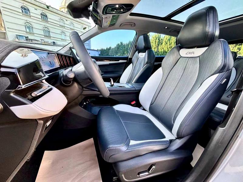 Geely Atlas L, 2024 — фото 9 из 11